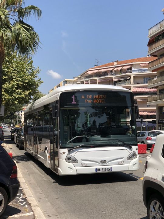 Palm Bus 410, blanc sur la ligne 1 le 30 juillet 2018