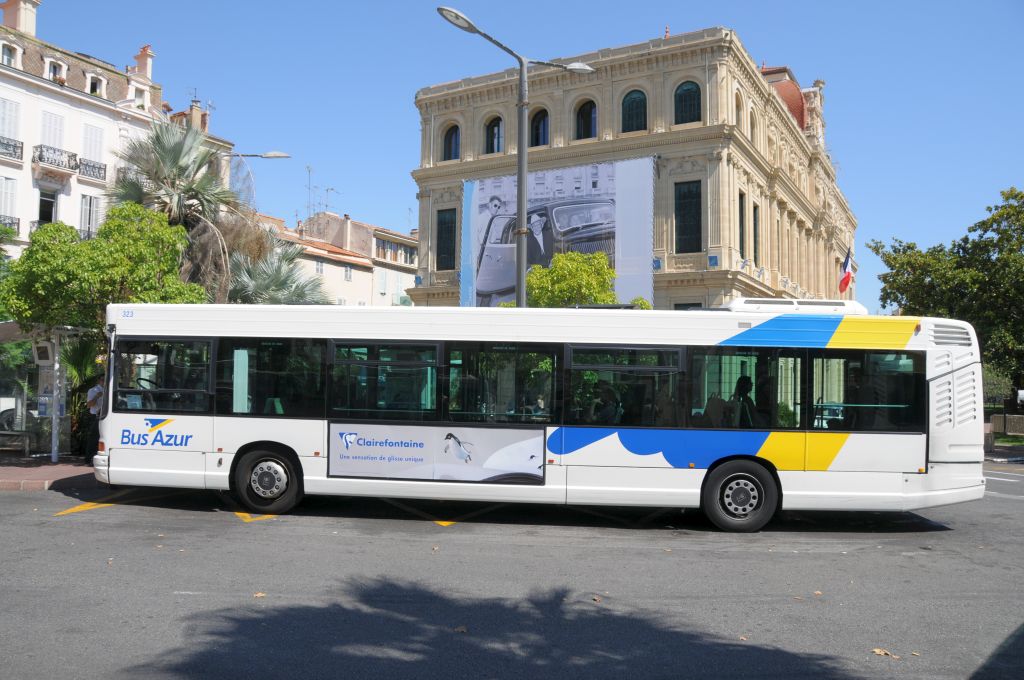 Bus Azur 323