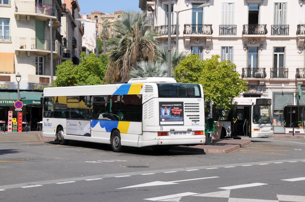 Bus Azur 323