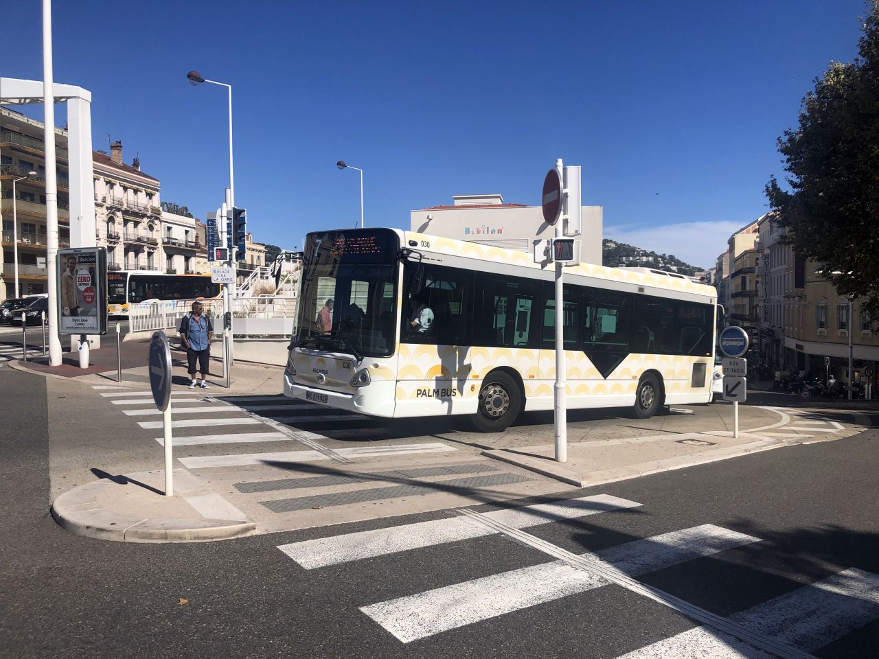 Le Gx 127 numero 30 gare de Cannes 