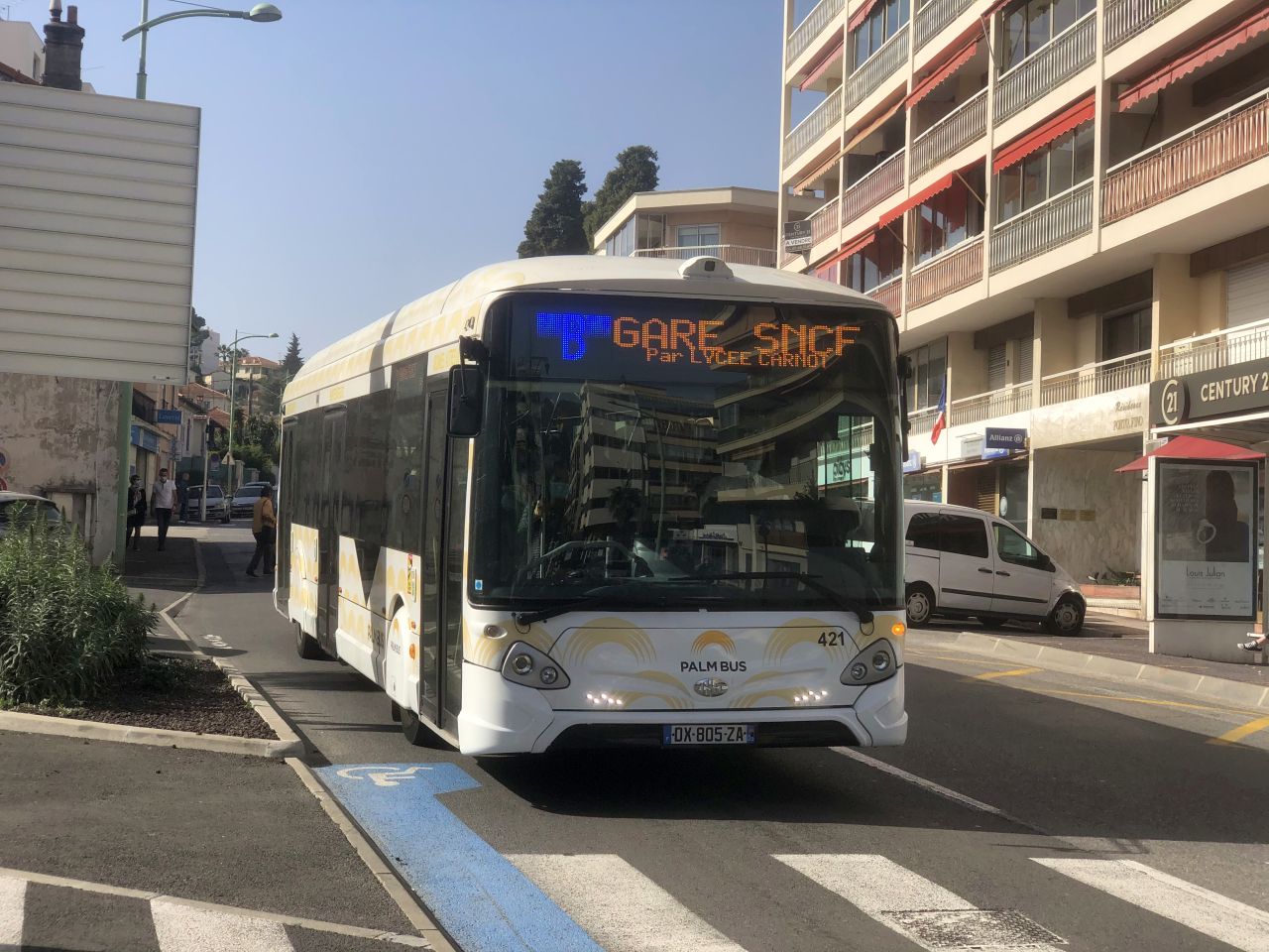 Palm Bus 421 sur un B