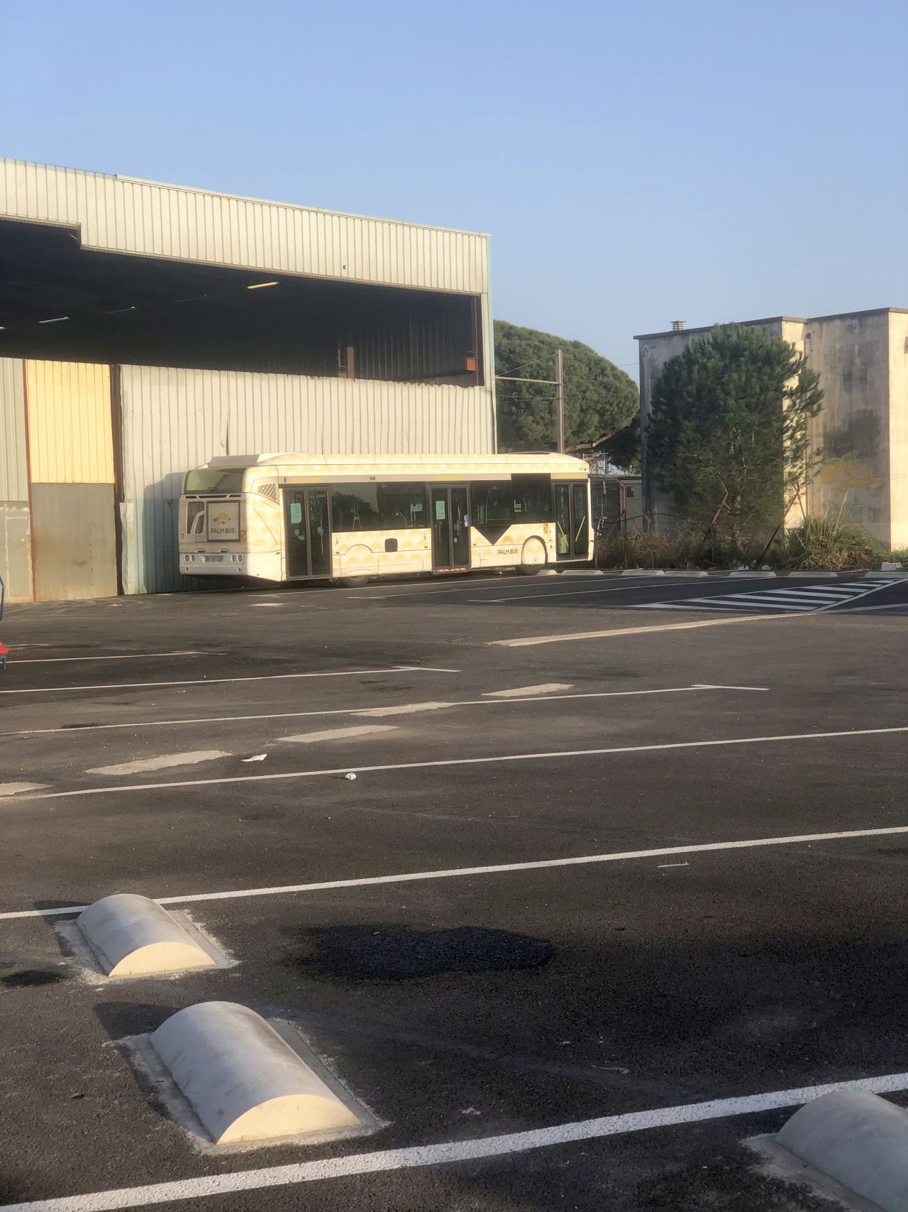 palm Bus 413 dans l'extension dépôt