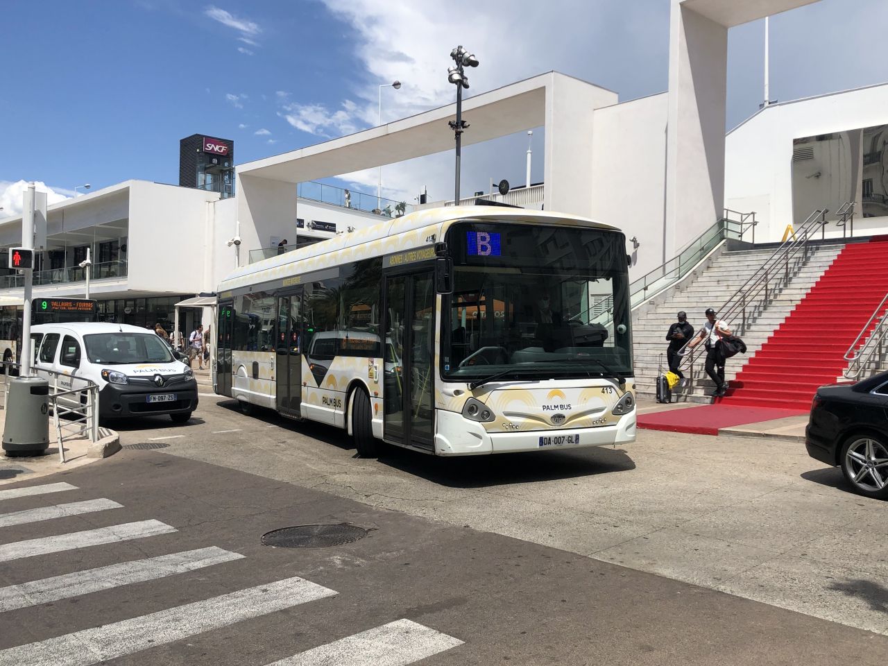 Palm Bus 413