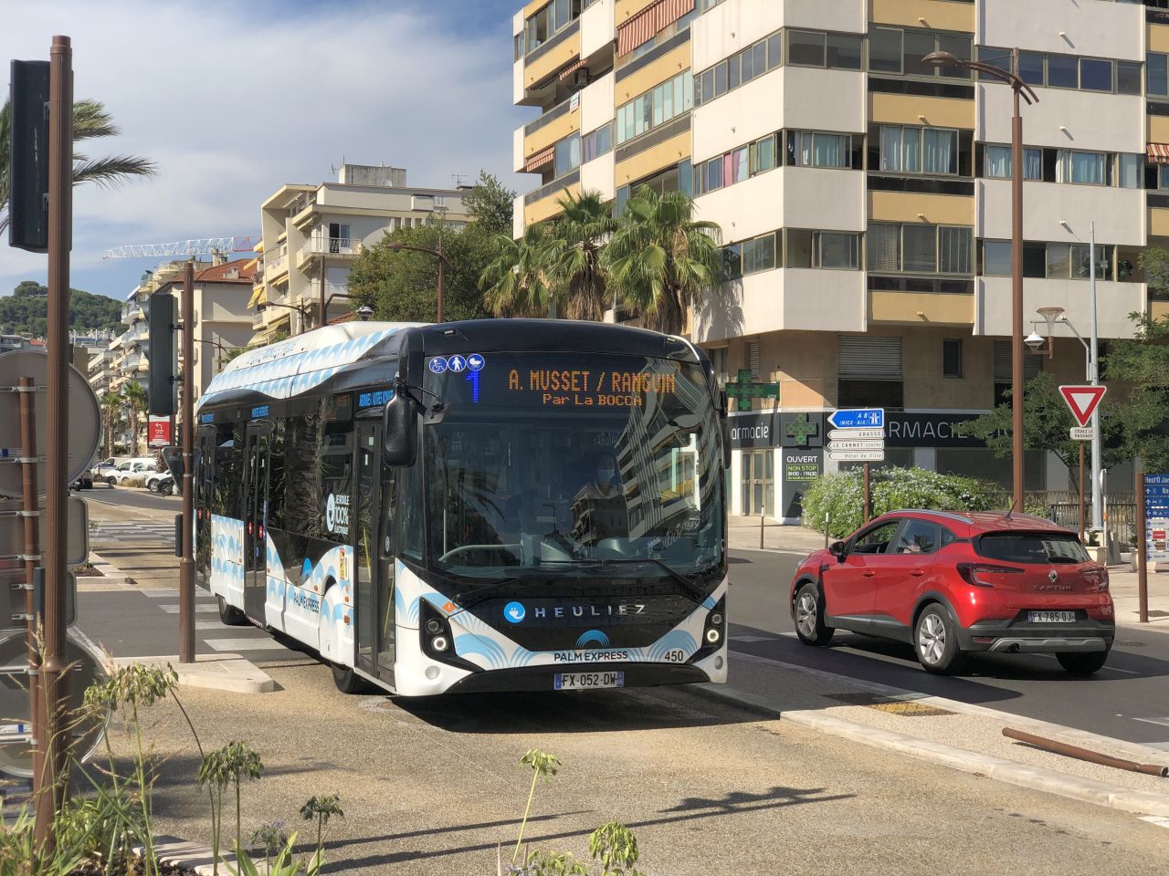 Palm Bus n° 450 ligne 1 arrêt Paul Doumer