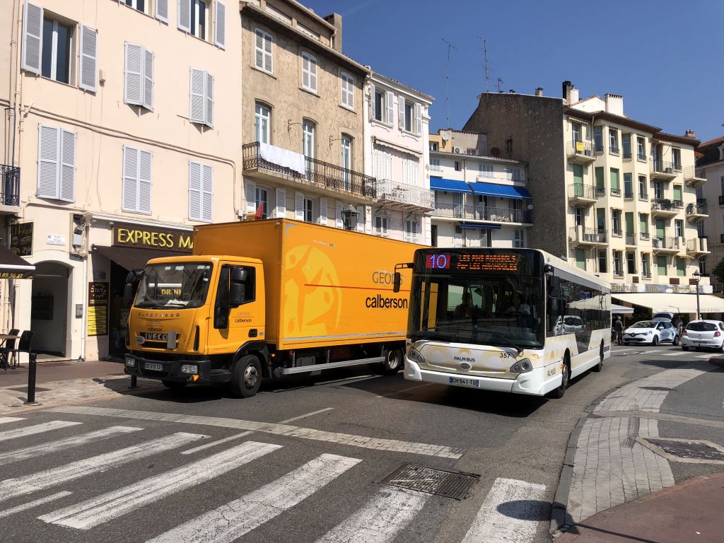 Palm Bus 357 Cannes