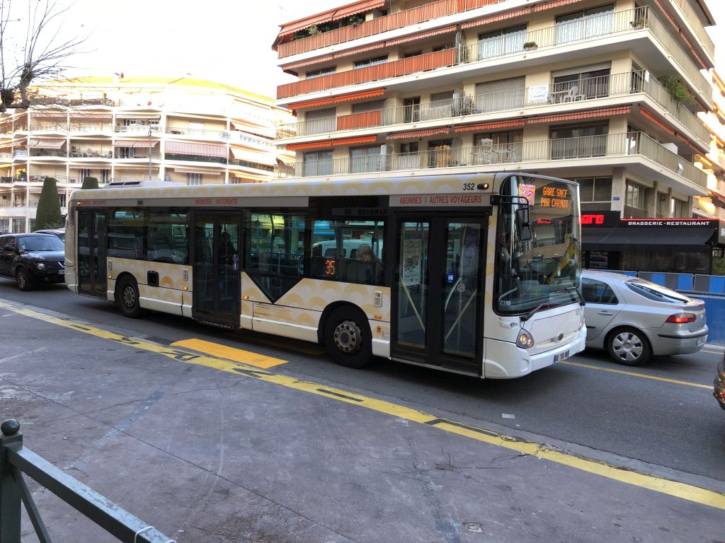 Palm Bus 352 Cannes