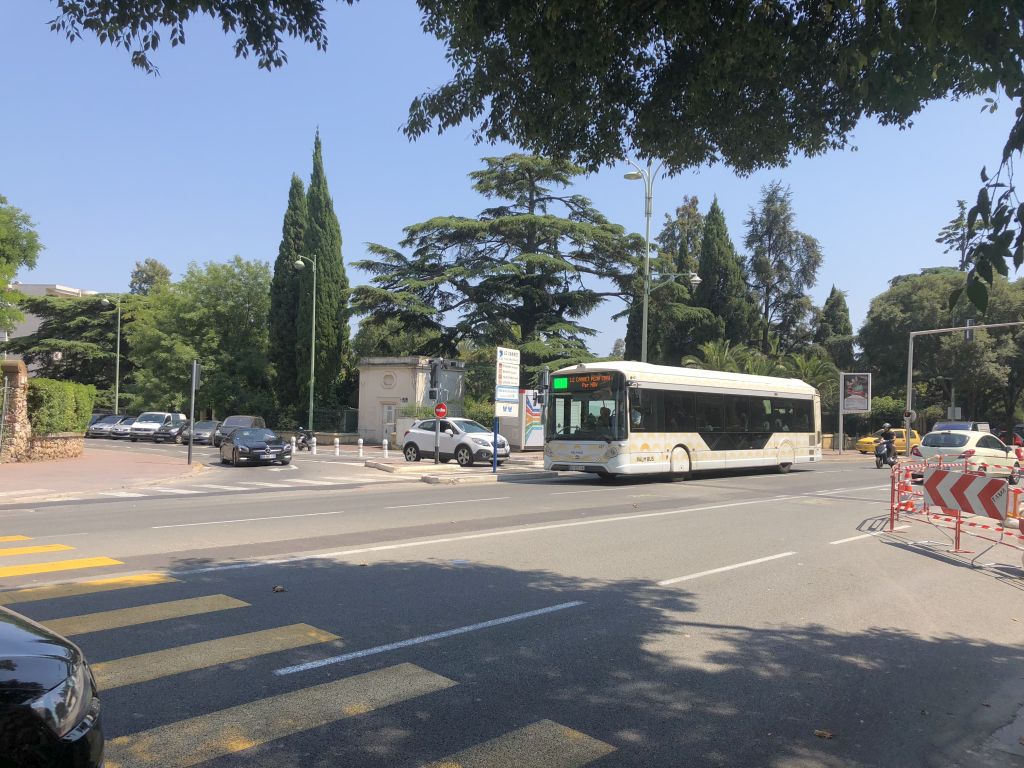 PAlm Bus 421 Cannes