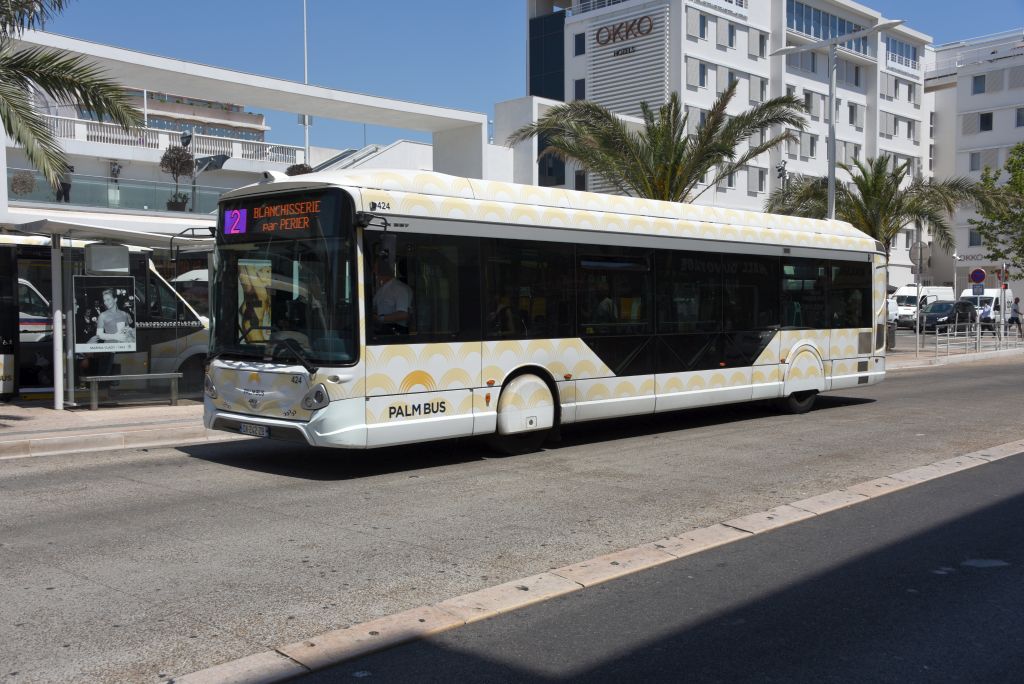 Palm Bus 424 Cannes
