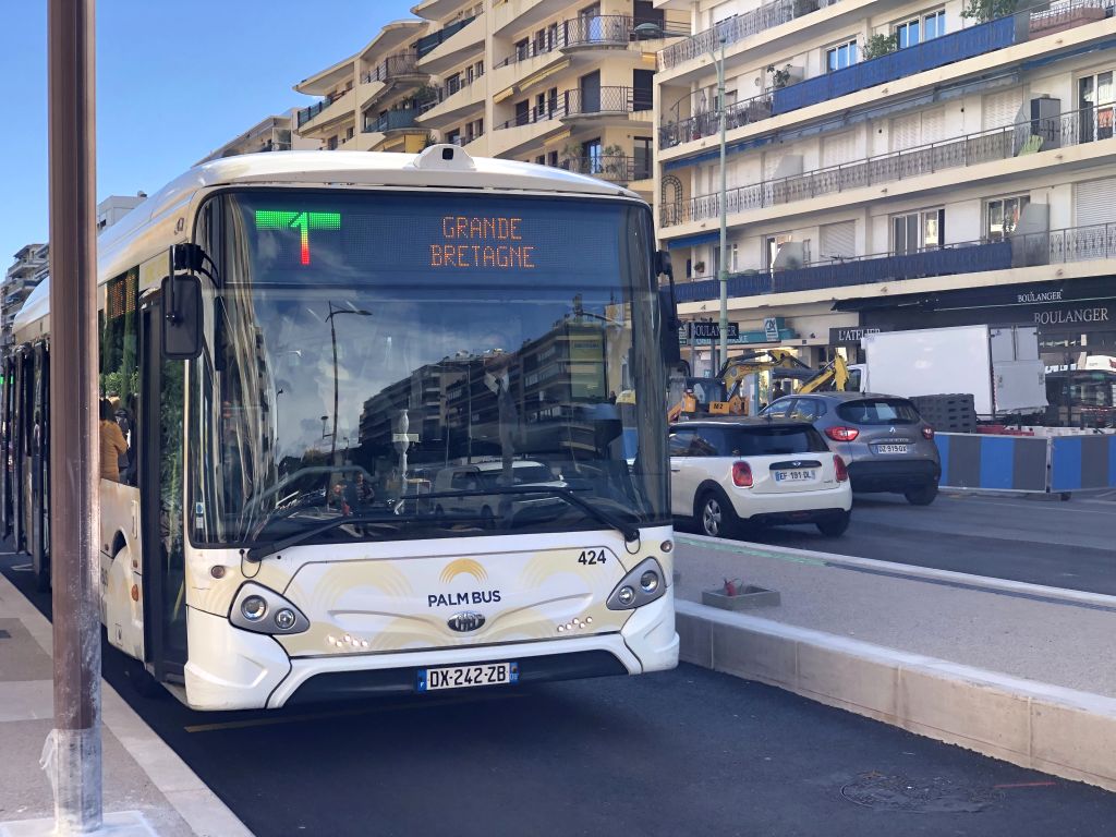 Palm Bus 424 Cannes